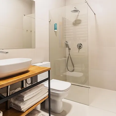 Aparthotel Winieckiego 300m From